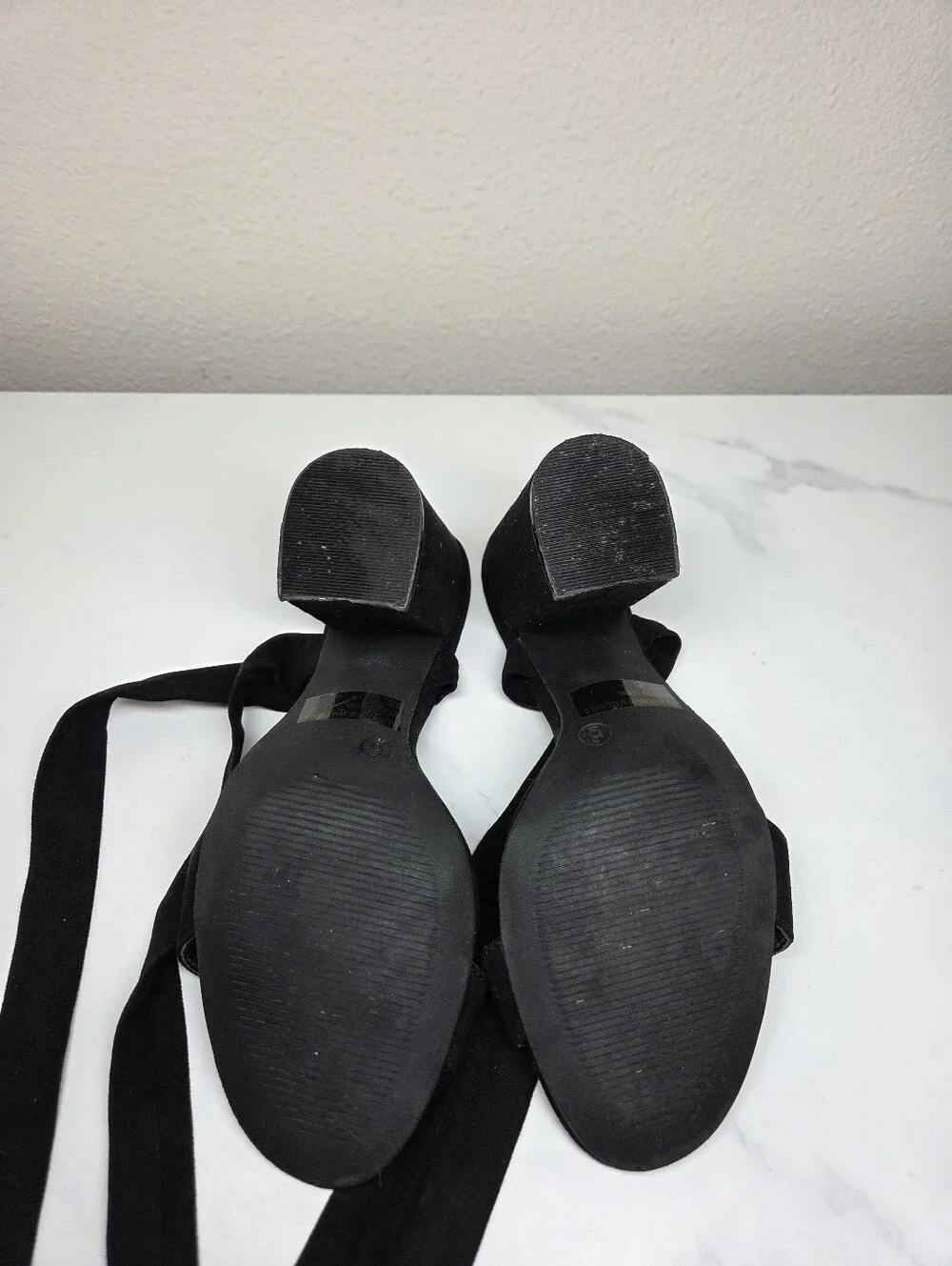 Wild Diva Lounge Black Faux Suede Lace Up Wrap Around Block Heel Sandals Size 6